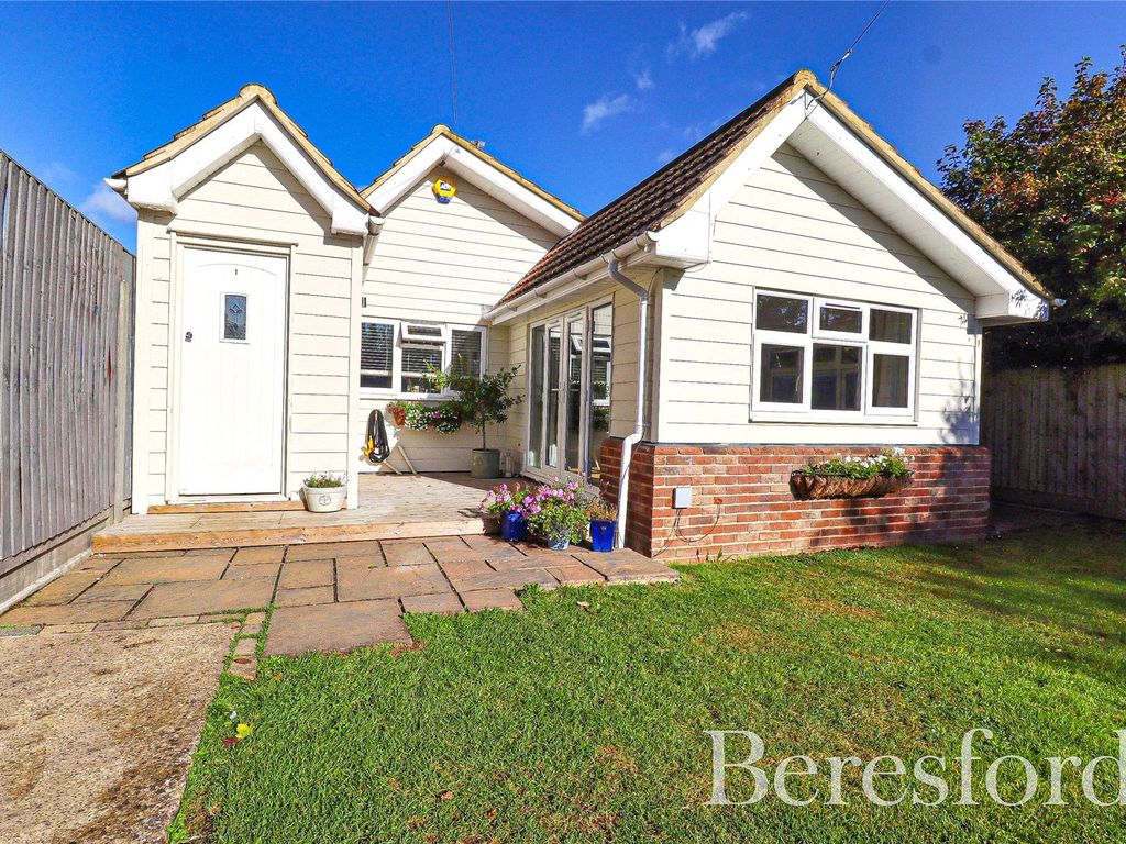 3 bed bungalow for sale in St. Lawrence Drive, St. Lawrence CM0, £360,000 Zoopla