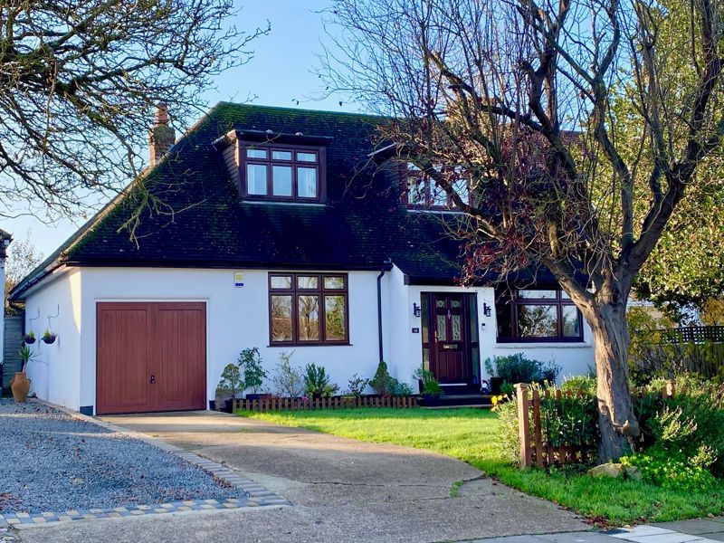 4 bed bungalow for sale in Barton Road, Sidcup DA14 Zoopla