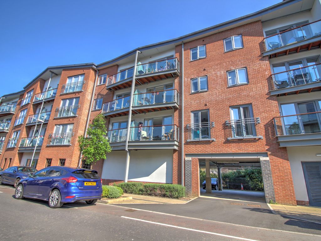 2 bed flat for sale in Worsdell Drive, Gateshead NE8 Zoopla