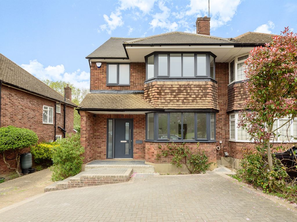 Laurel View, London N12  