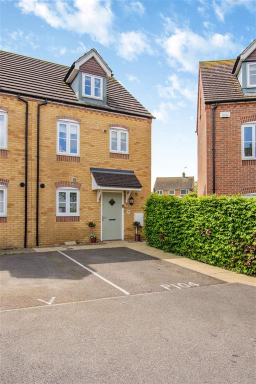3 bed town house for sale in The Farrows, Maidstone ME15 Zoopla