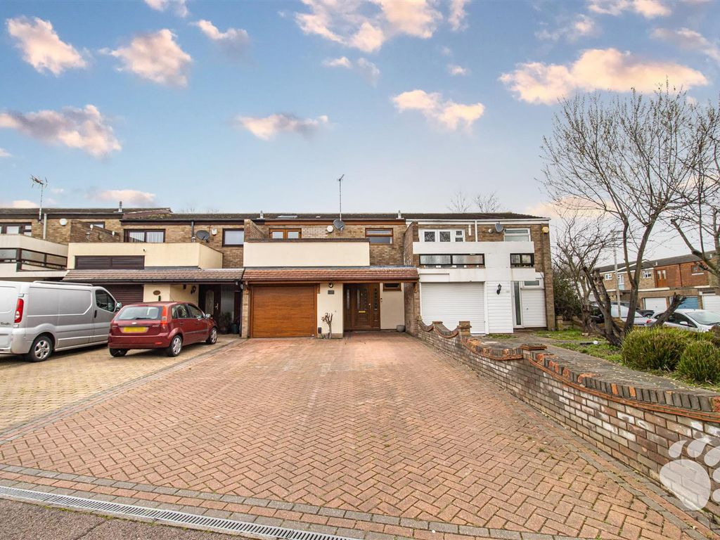 3 bed terraced house for sale in Sandon Road, Basildon SS14, £350,000