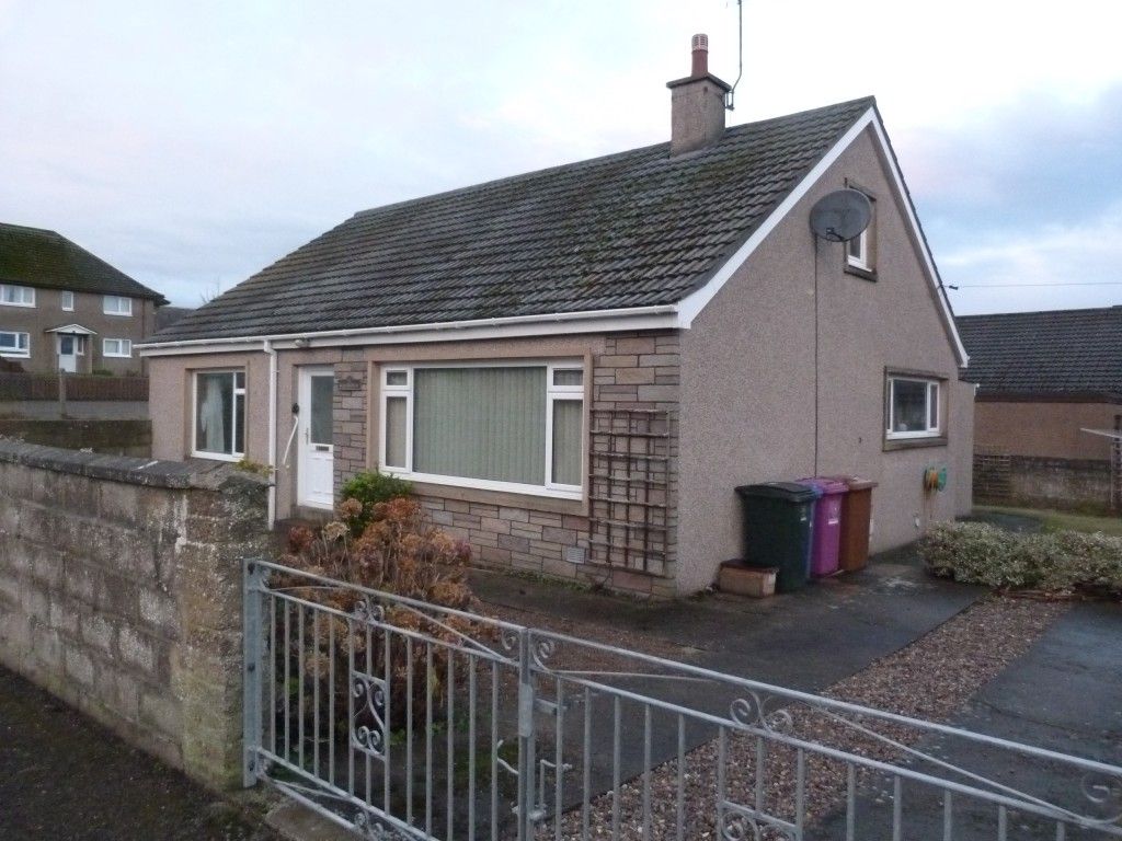 3 bed bungalow to rent in Gilmour Crescent, Lossiemouth IV31, £900 pcm