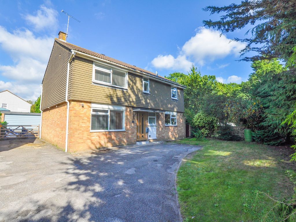 4 bed detached house for sale in Greenhayes, Broadstone BH18, £575,000