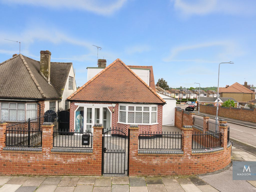 3 bed bungalow for sale in Ewellhurst Road, Ilford, Greater London IG5