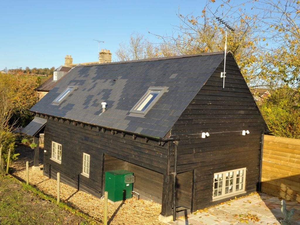 3 bed flat to rent in Main Road, Cherhill, Calne SN11, £1,950 pcm Zoopla
