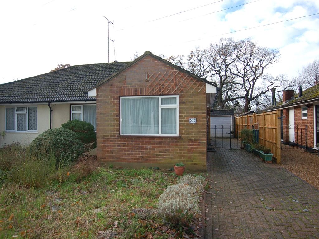2 bed bungalow for sale in Byfleet Road, New Haw KT15 Zoopla