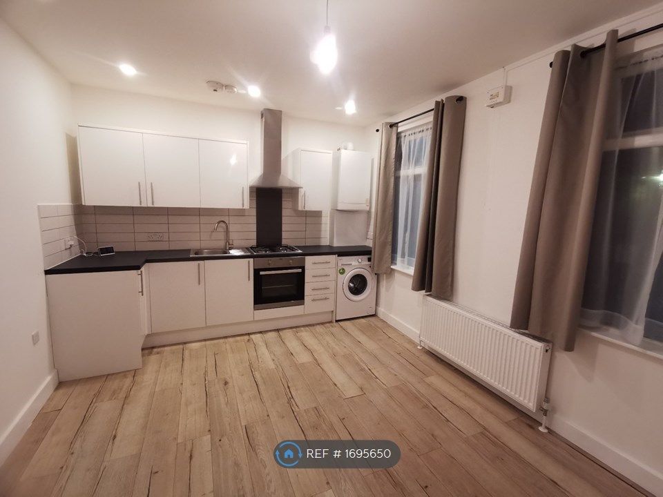 2 bed flat to rent in Alexandra Street, London E16 Zoopla