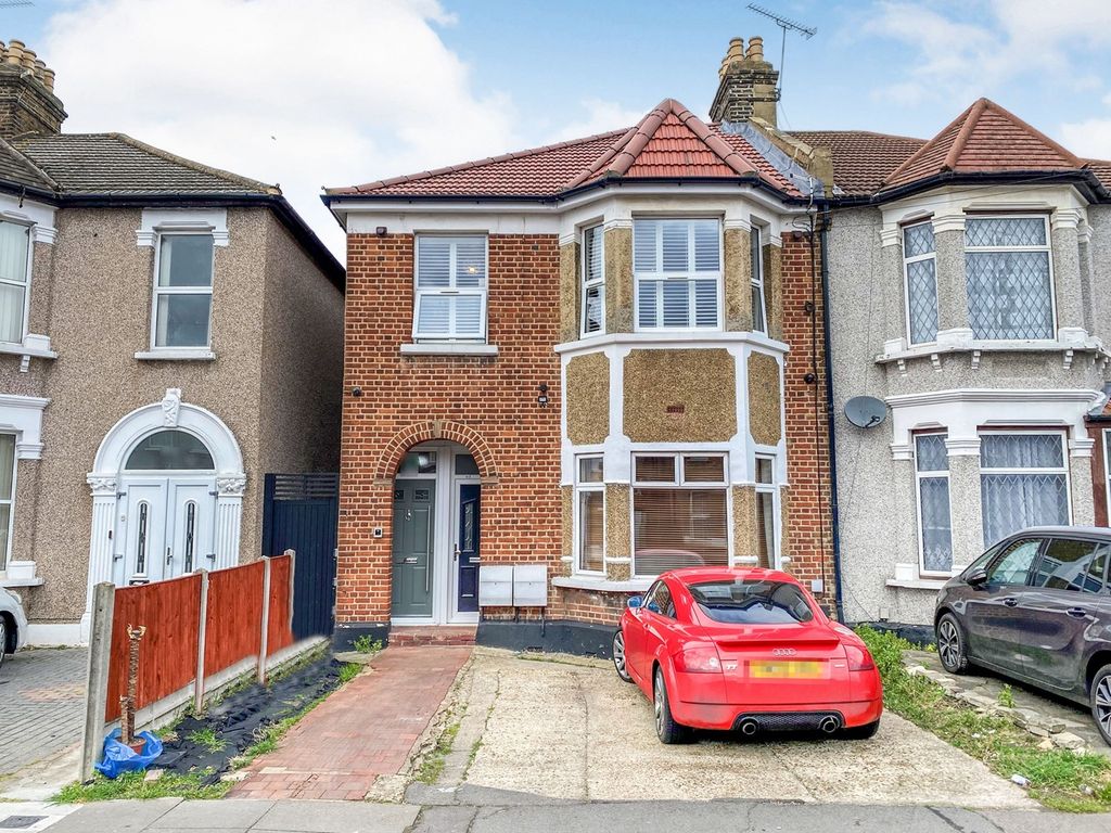 2 bed flat for sale in Balfour Road, Ilford IG1 Zoopla