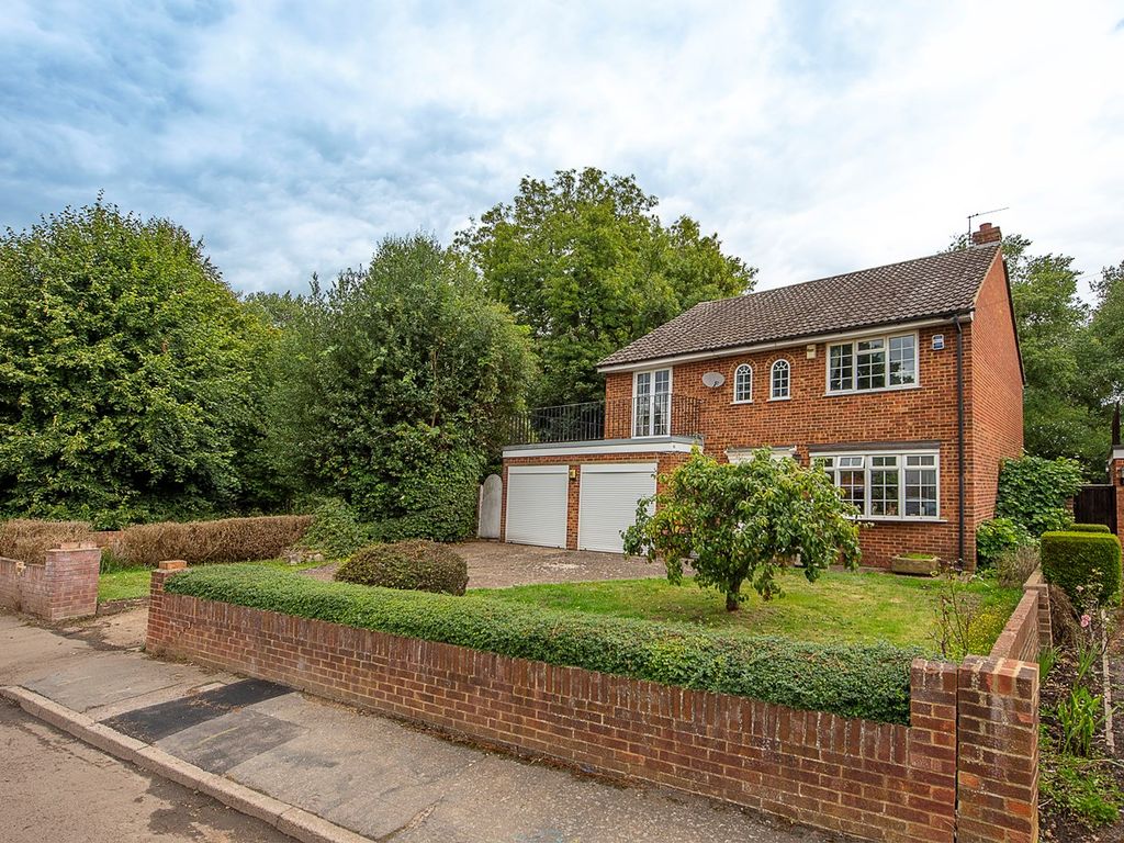 4 bed detached house for sale in Squires Bridge Road, Shepperton TW17