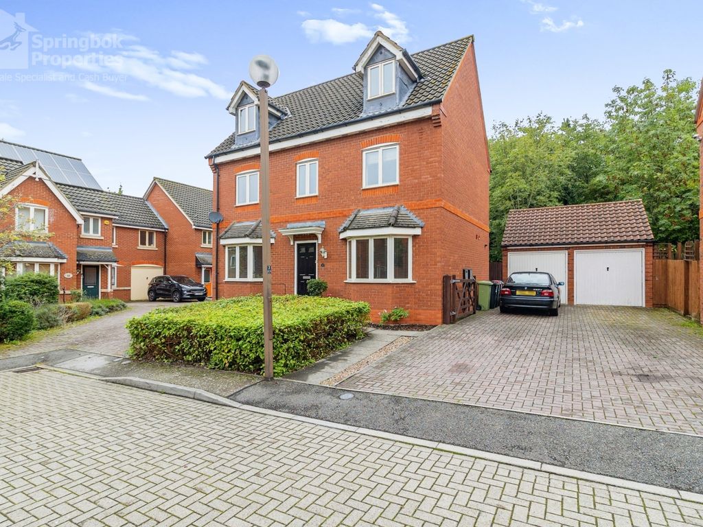 5 bed detached house for sale in Foxley Place, Loughton, Milton Keynes