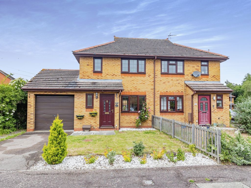 3 bed semidetached house for sale in Barkers Piece, Marston Moretaine