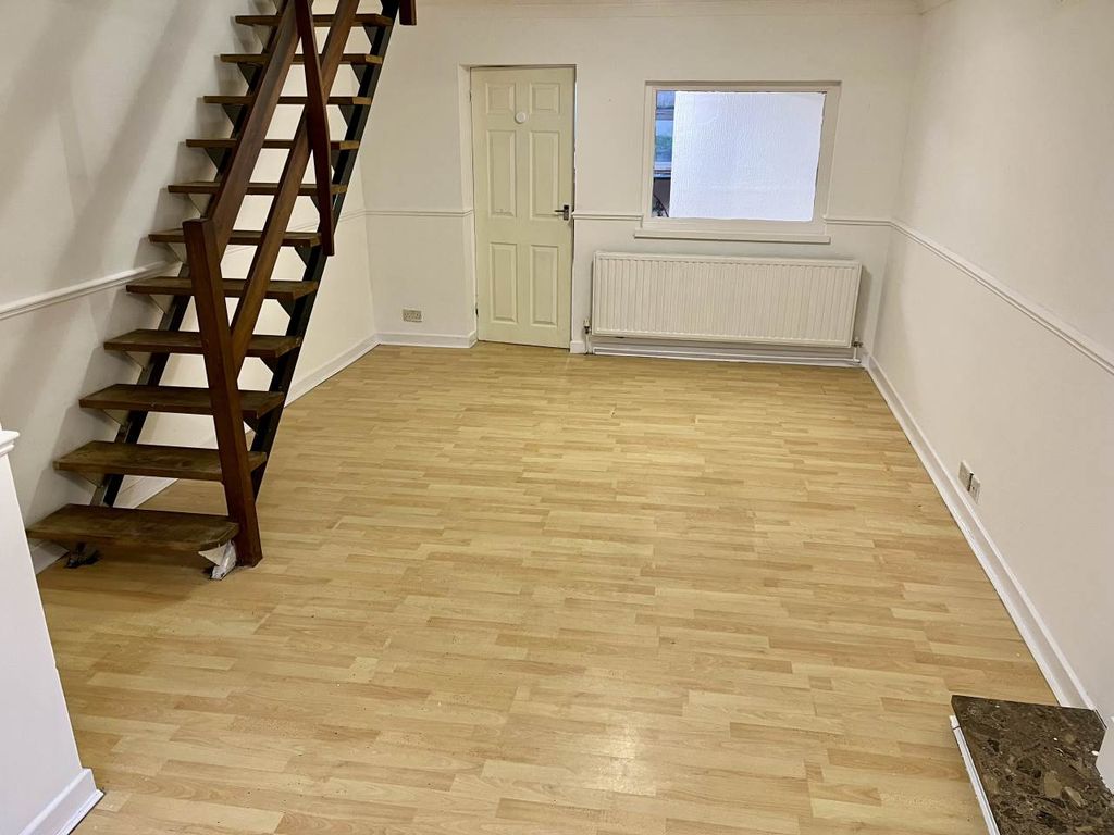 3 bed property to rent in Hamilton Street, Landore, Swansea SA1, £825