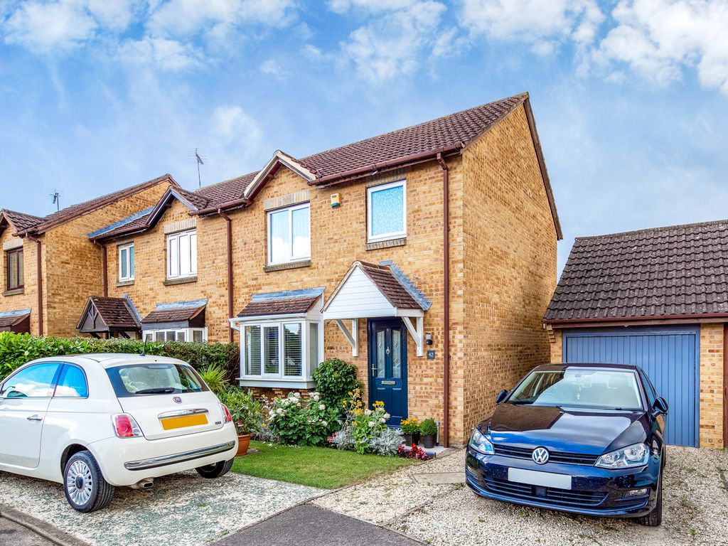 3 bed end terrace house for sale in Lyneham Road, Bicester OX26, £