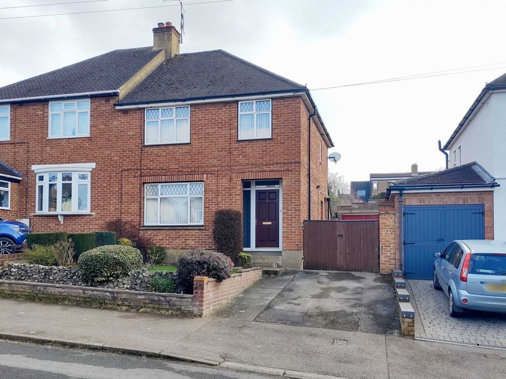 3 bed semidetached house for sale in Belmont Road, Hemel Hempstead HP3