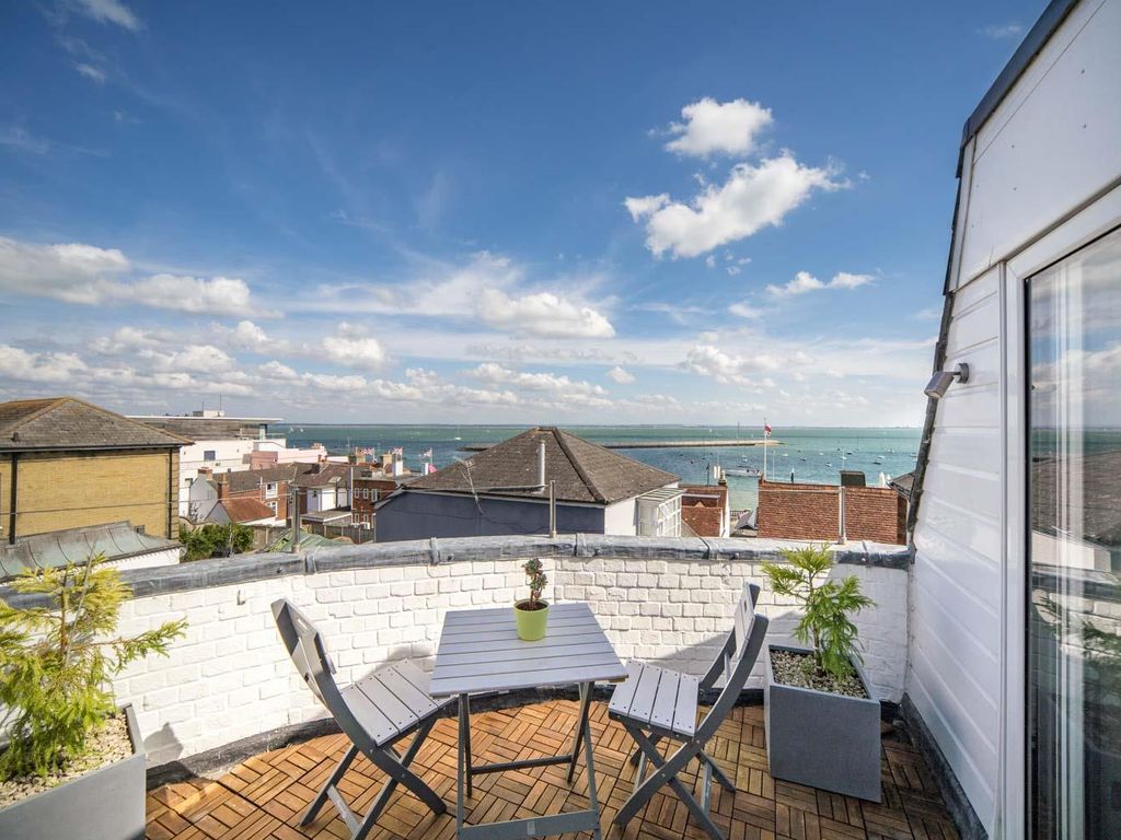 1 bed flat for sale in Bath Road, Cowes PO31 Zoopla