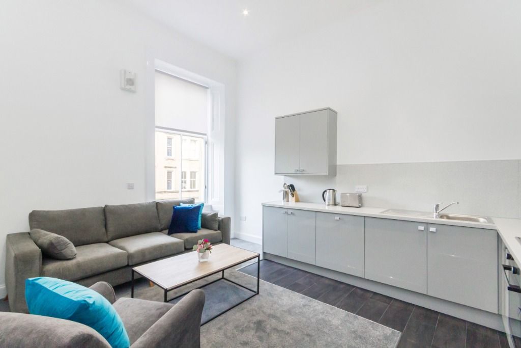 4 bed flat to rent in Woodlands Road, Woodlands, Glasgow G3 Zoopla