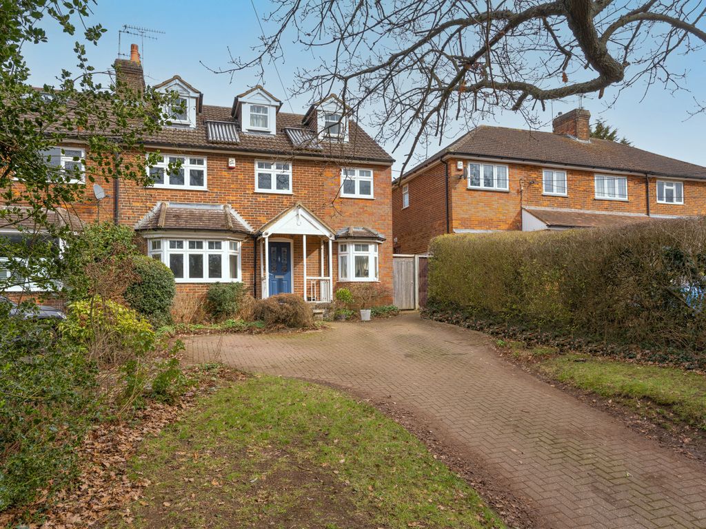 5 bed semidetached house for sale in Llanberis, London Road East, Amersham, Buckinghamshire HP7