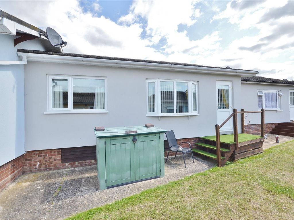 2 bed mobile/park home for sale in Castle Hill Park, London Road