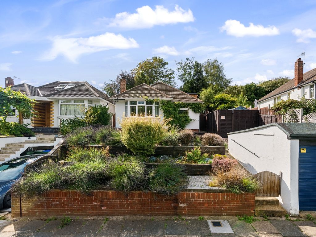 2 bed bungalow for sale in Midhurst Hill, Bexleyheath, Kent DA6, £