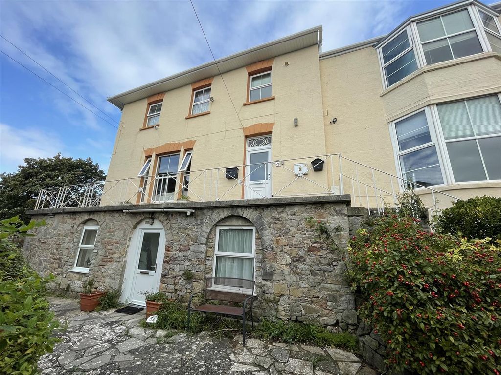 2 bed flat for sale in Highbury Road, WestonSuperMare BS23, £199,995