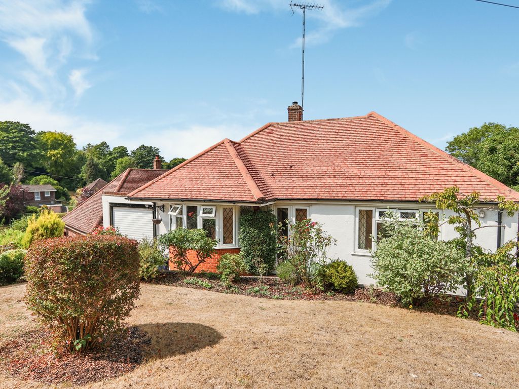 2 bed detached bungalow for sale in Byron Avenue, Coulsdon CR5 Zoopla