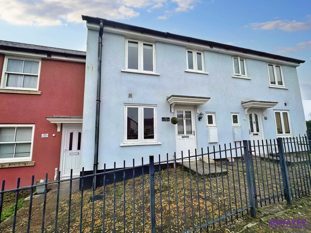 3 bed terraced house for sale in Carrolls Way, PL9, £