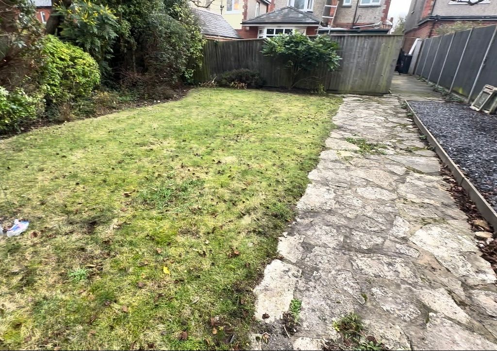 2 bed flat to rent in Norton Road, Winton, Bournemouth BH9, £1,250 pcm