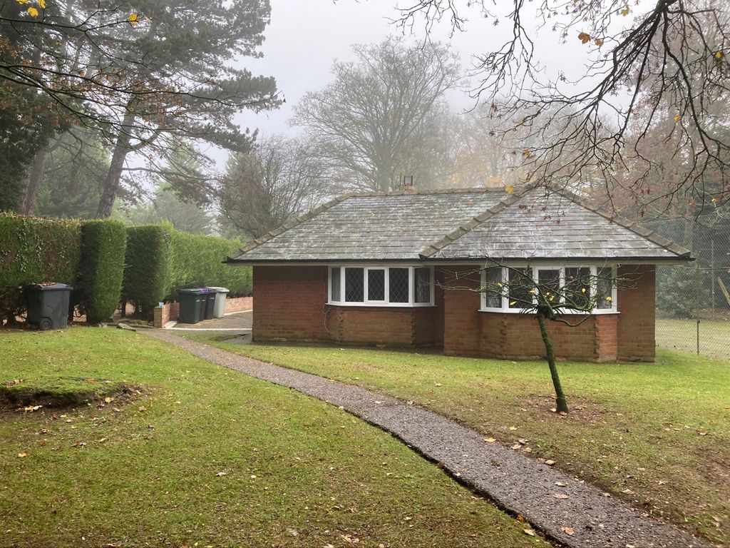 2 bed bungalow for sale in London Road, RaithbyCumMaltby, Louth LN11
