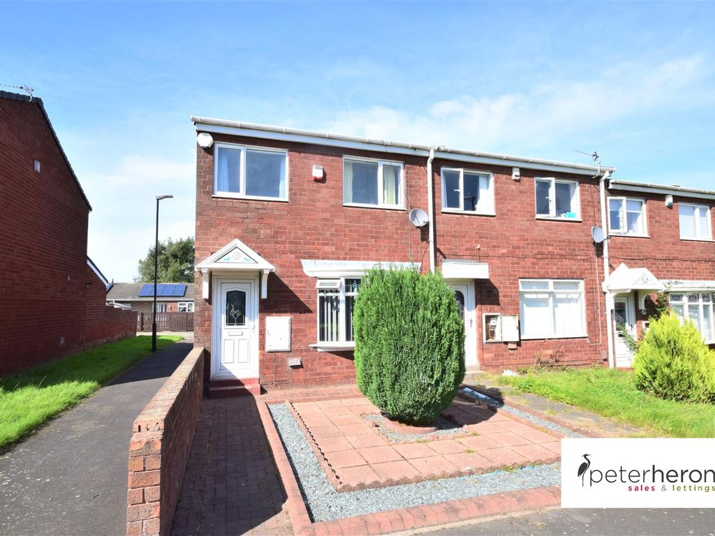 3 bed terraced house for sale in Thurso Close, Thorney Close