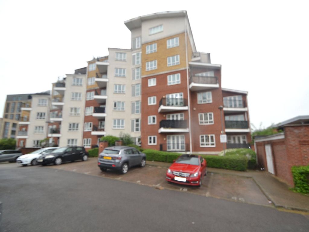 2 bed flat for sale in The Gateway, Watford WD18 Zoopla