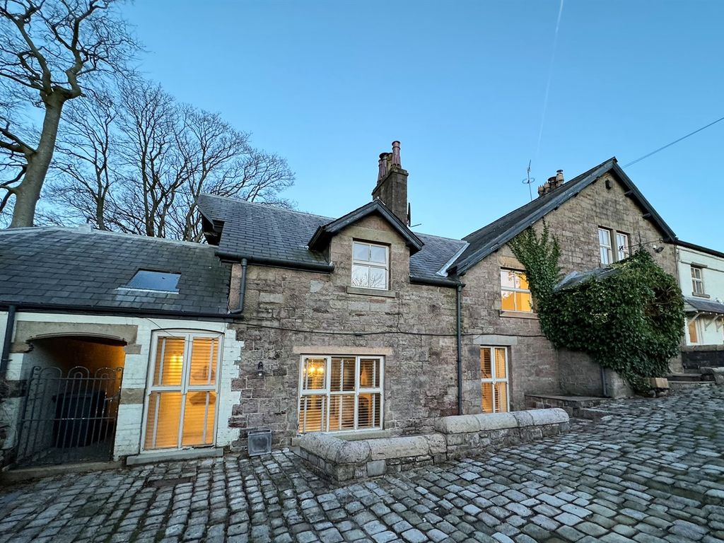 6 bed linkdetached house for sale in ChapelEnLeFrith, High Peak