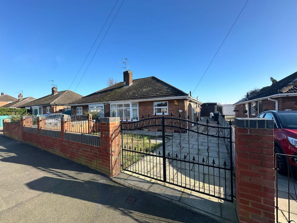 2 bed semidetached bungalow for sale in Grenville Road, Doncaster DN4