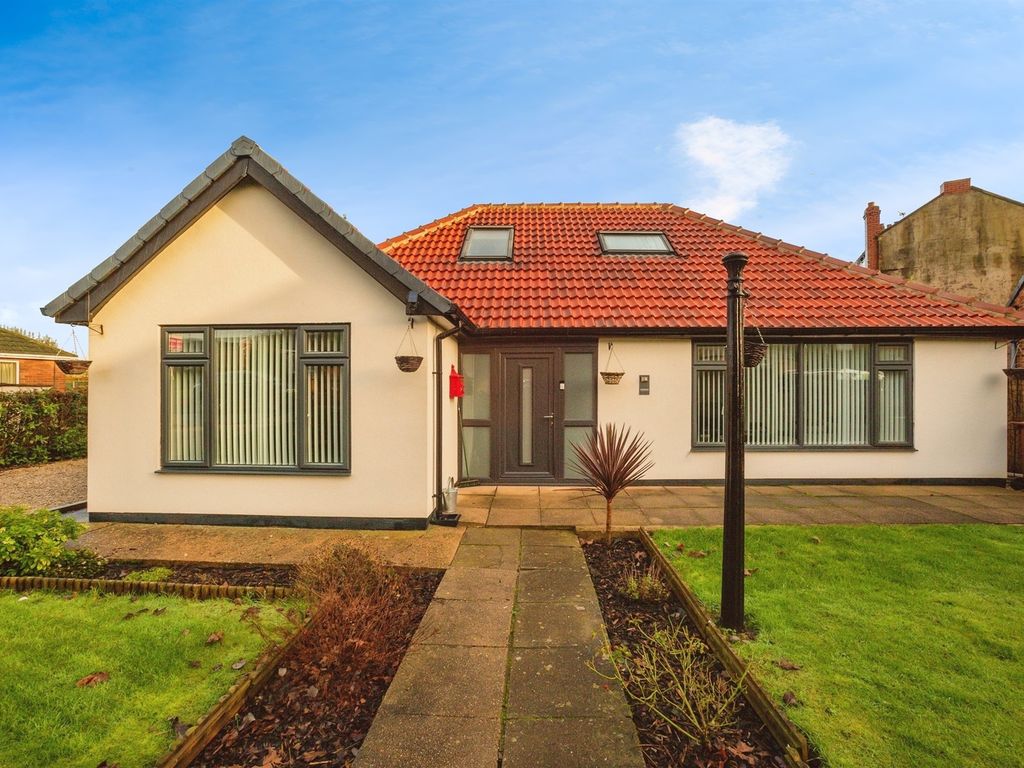3 bed detached bungalow for sale in Vicarage Close, South Kirkby