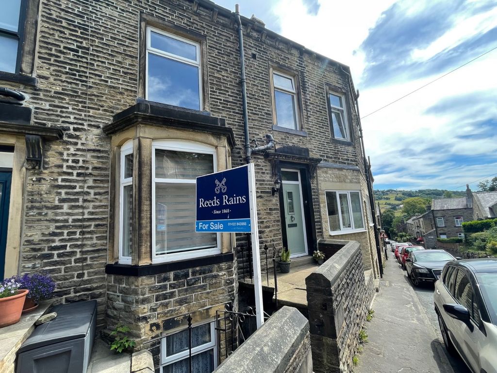 4 bed end terrace house for sale in Thorn View, Luddenden, Halifax