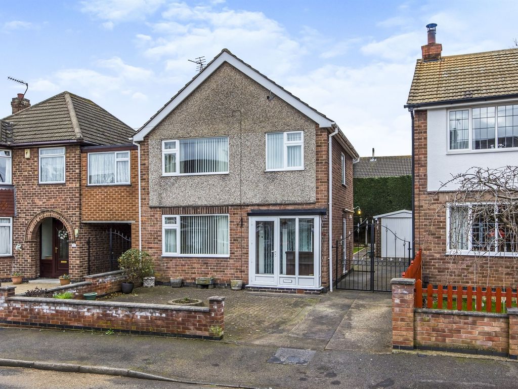 3 bed detached house for sale in Westland Avenue, Hucknall, Nottingham