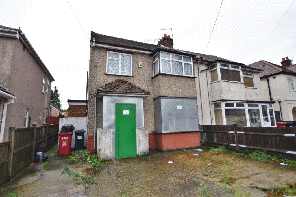 3 bed semidetached house for sale in St Pauls Avenue, Slough