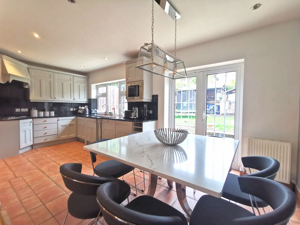 4 bed semidetached house for sale in Brookside South, East EN4, £874,950 Zoopla