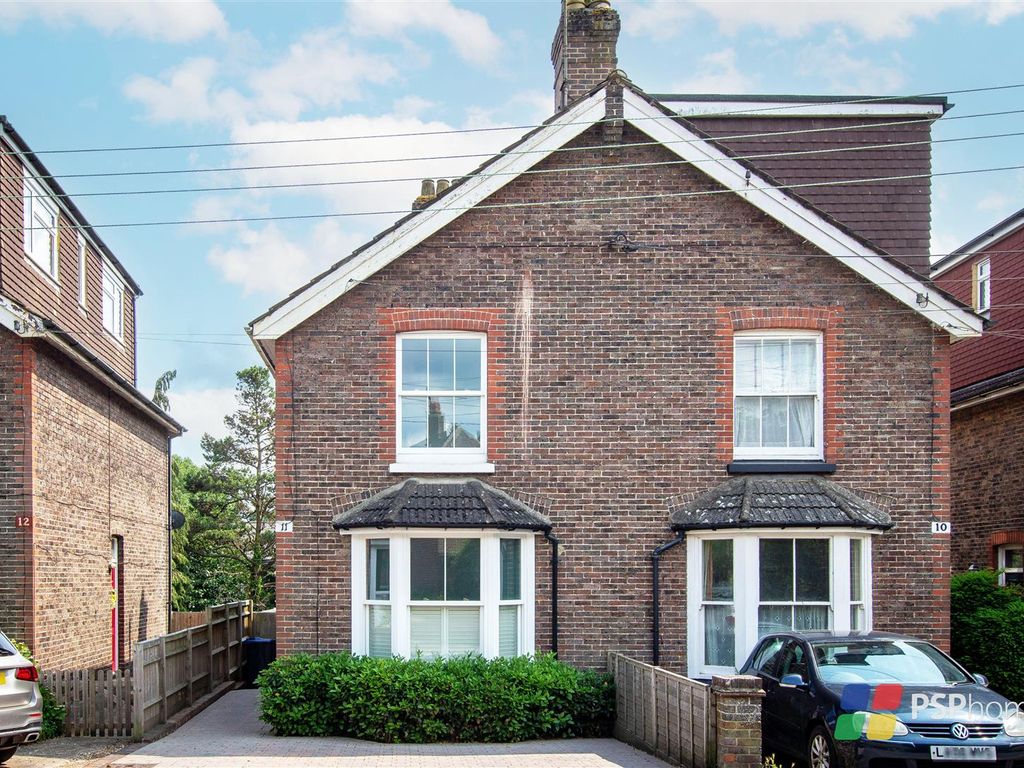 3 bed semidetached house for sale in College Road, Haywards Heath RH16
