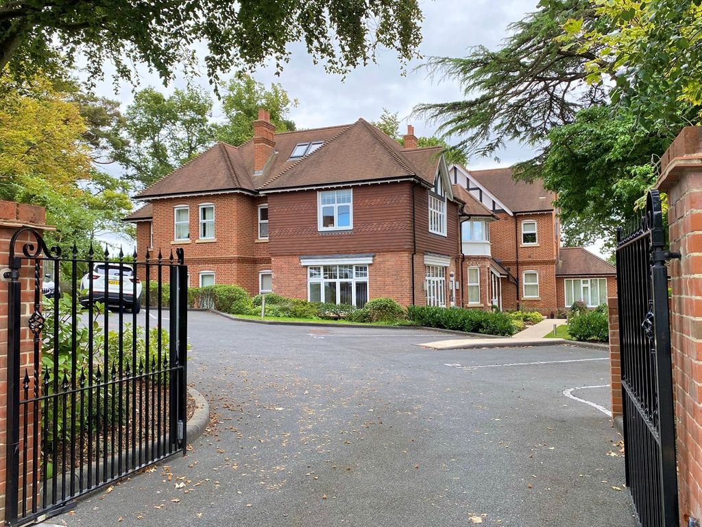 3 bed flat for sale in The Penthouse, 10 The Ridgeway, Broadstone BH18