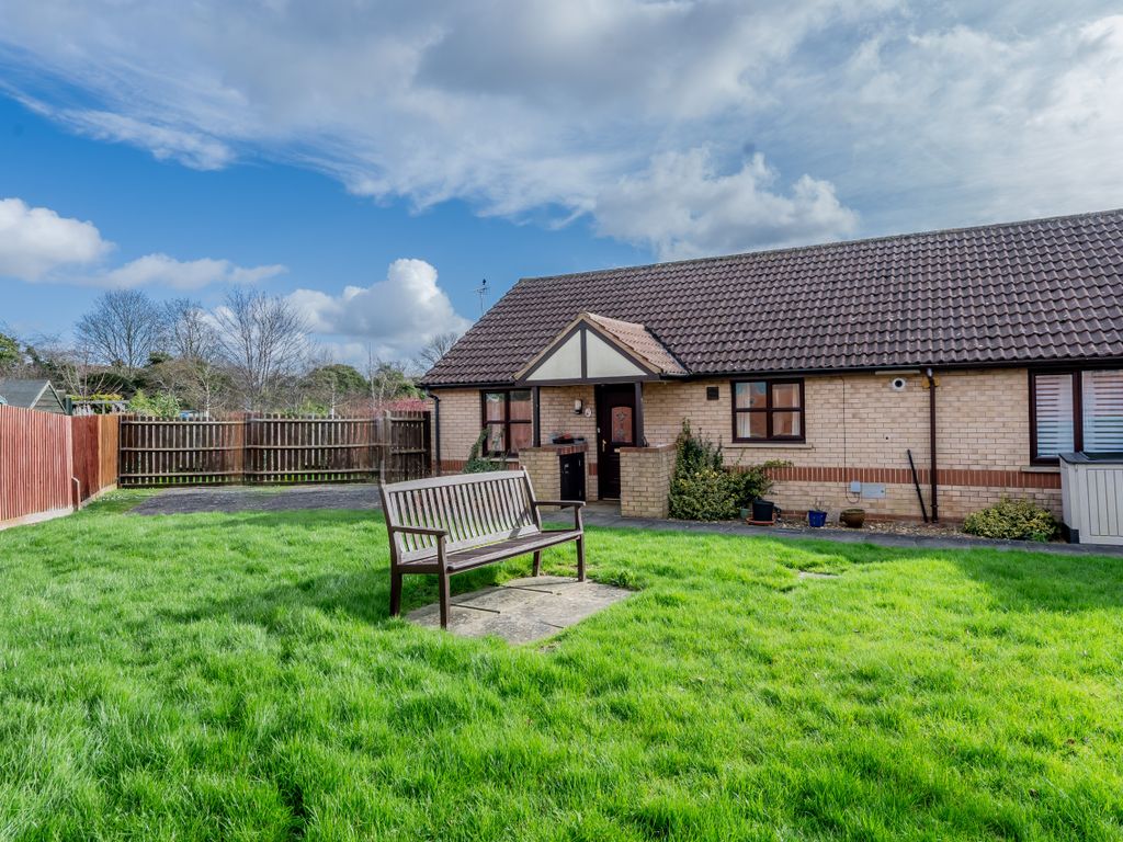 2 bed bungalow for sale in Epsom Grove, Milton Keynes, Buckinghamshire