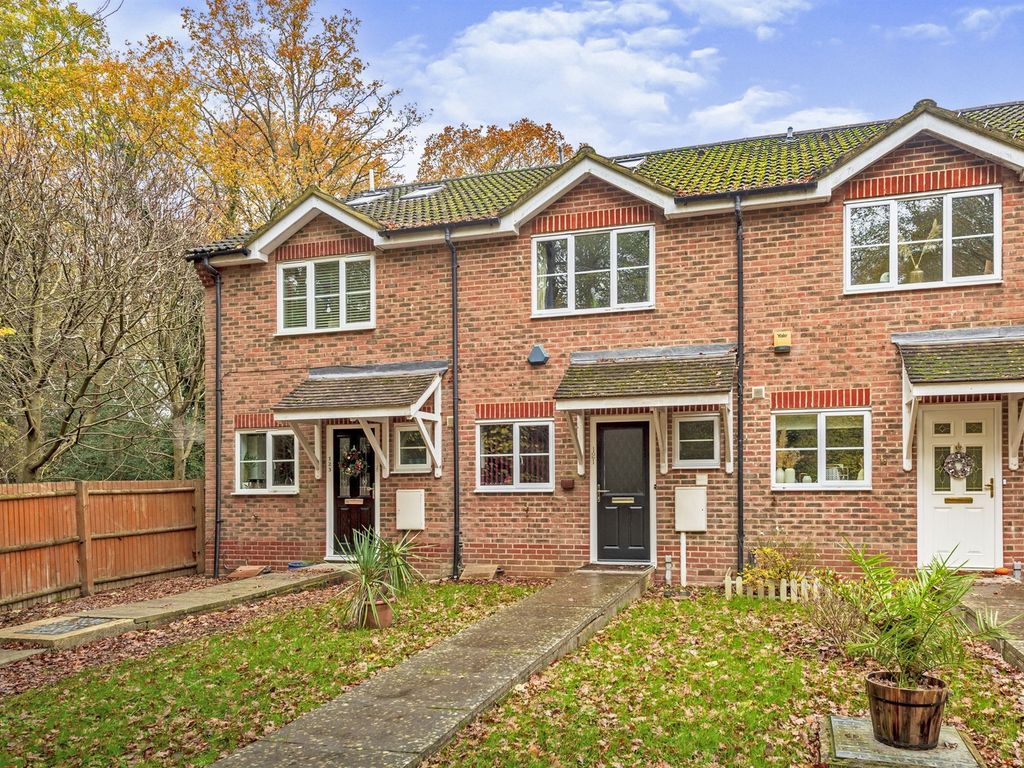 3 bed terraced house for sale in Westway, Copthorne, Crawley RH10 Zoopla