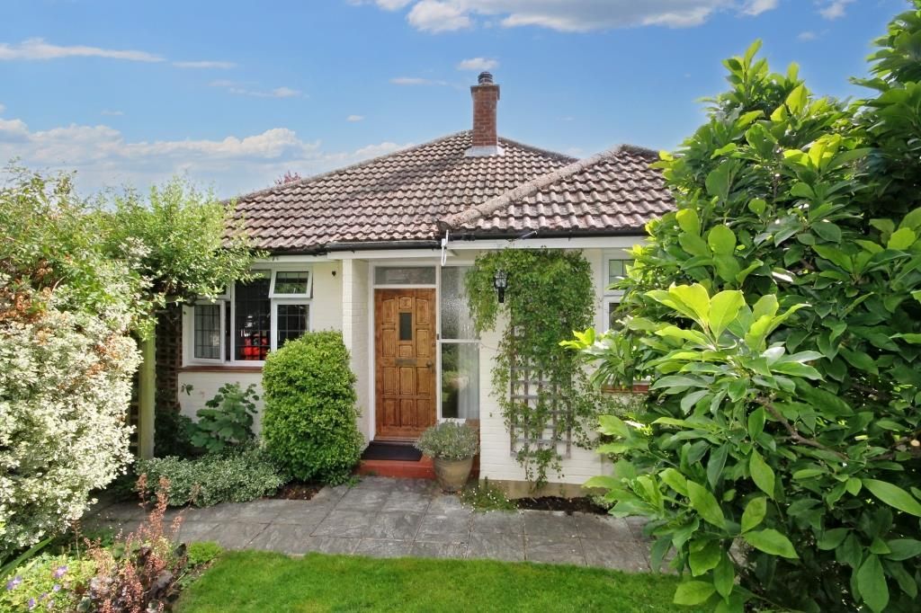 3 bed detached bungalow for sale in Barn Meadow Lane, Great Bookham