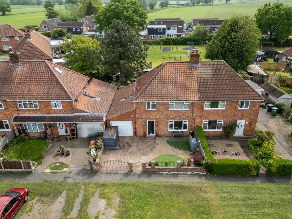 4 bed semidetached house for sale in Stone Riggs, Stockton On The