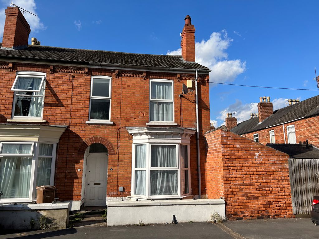 2 bed terraced house for sale in Kirkby Street, Lincoln LN5, £129,950