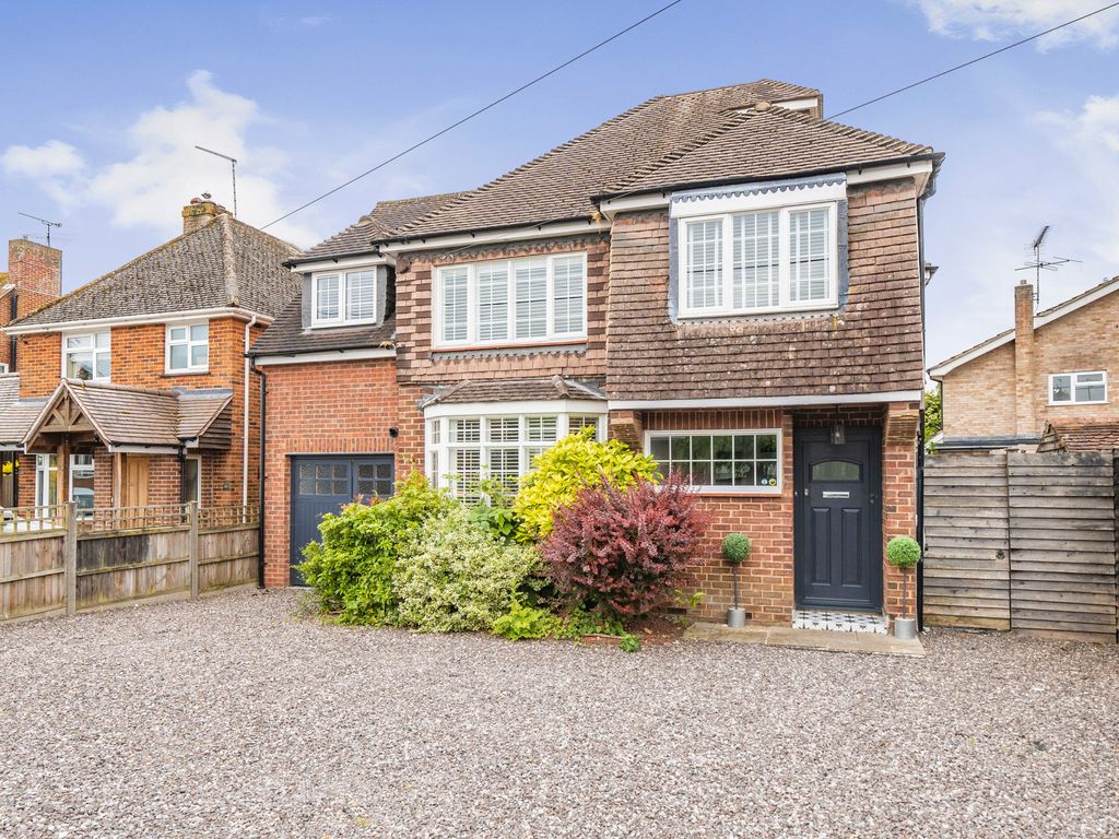 4 bed detached house to rent in Croft Avenue, Andover, Hampshire SP10