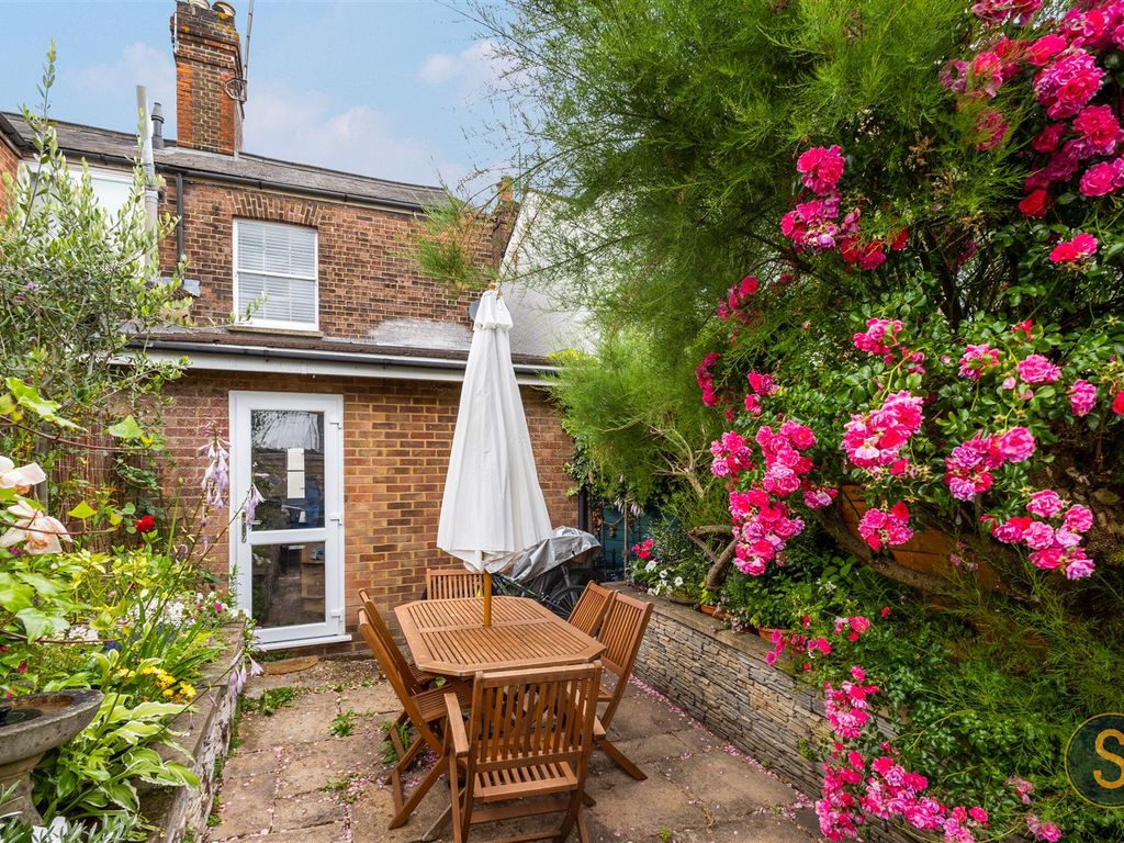2 bed semidetached house for sale in Highfield Road, Berkhamsted HP4