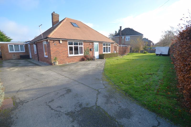 4 bed detached house for sale in Bates Lane, Weston Turville, Aylesbury