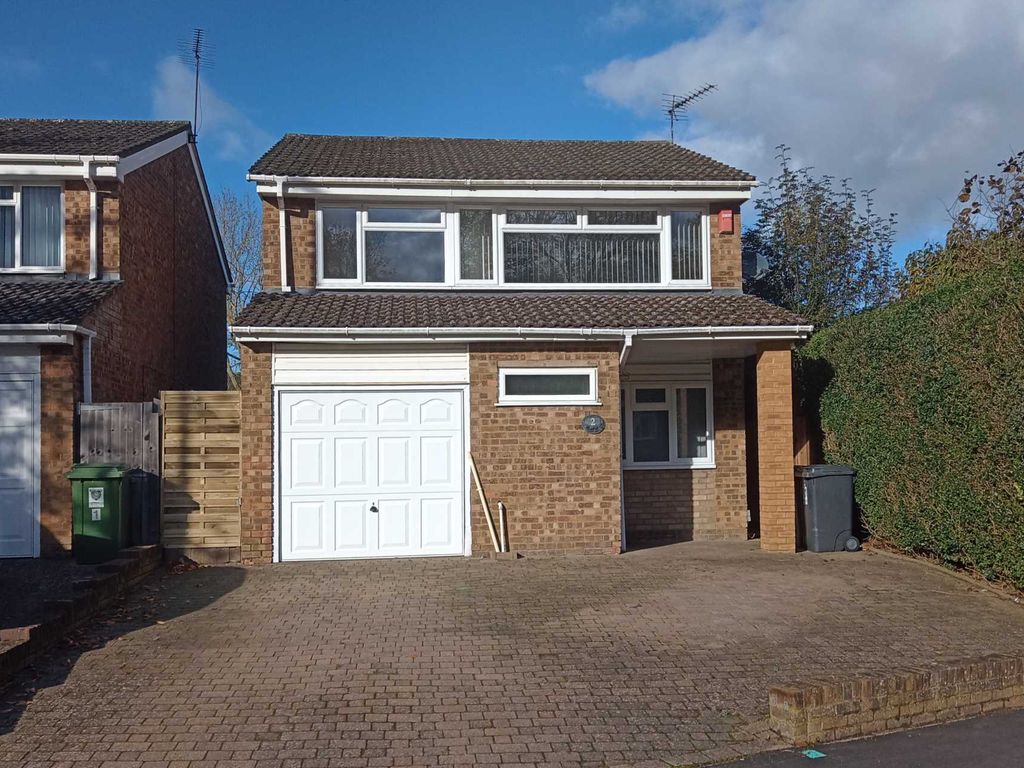 4 bed detached house for sale in Chalfont Close, Hemel Hempstead HP2, £525,000 Zoopla