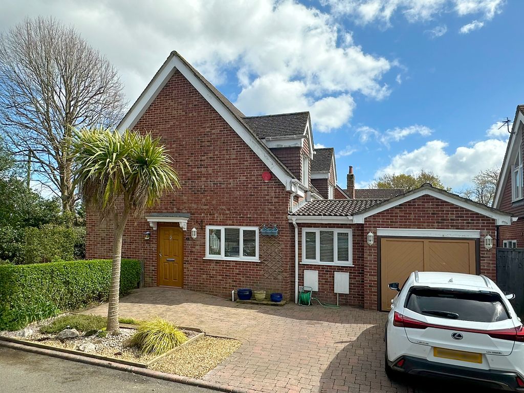 4 bed detached house for sale in Hazel Road, Pennington, Lymington